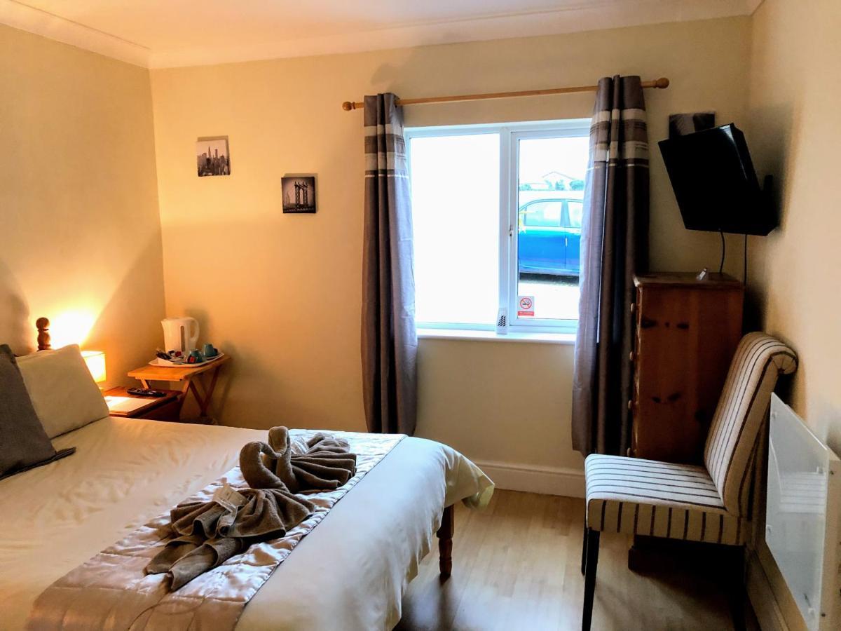Hogwarts Bed And Continental Breakfast Villa Sheerness Exteriör bild