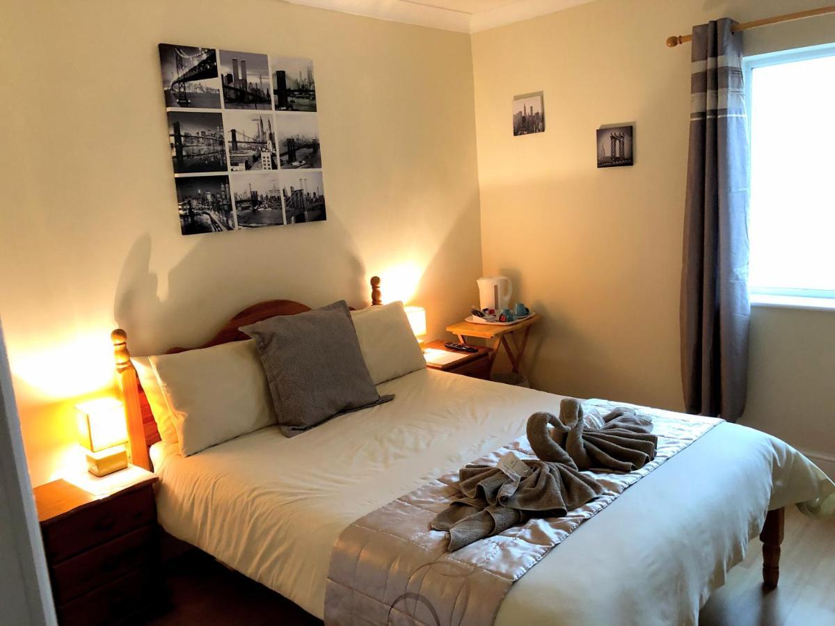 Hogwarts Bed And Continental Breakfast Villa Sheerness Exteriör bild